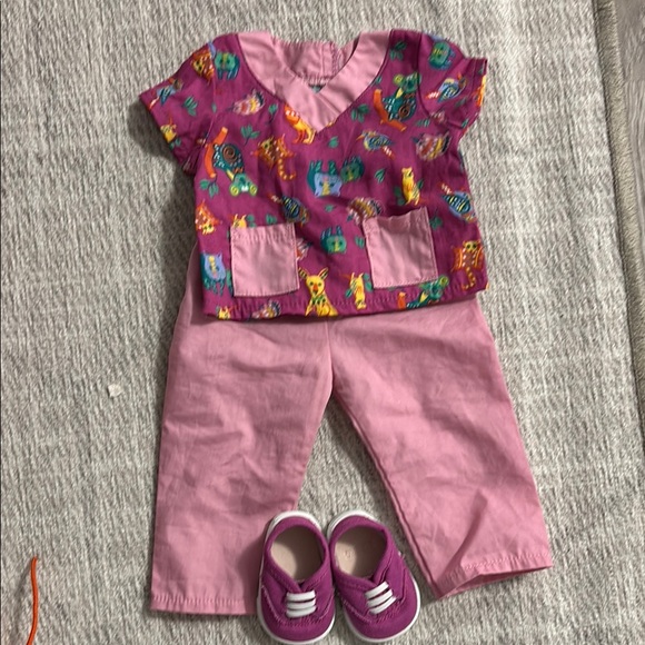 American girl Kira with 3 additional Outfits - Picture 2 of 6